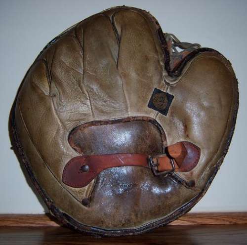 Ratsch Peerless Catchers Mitt Back
